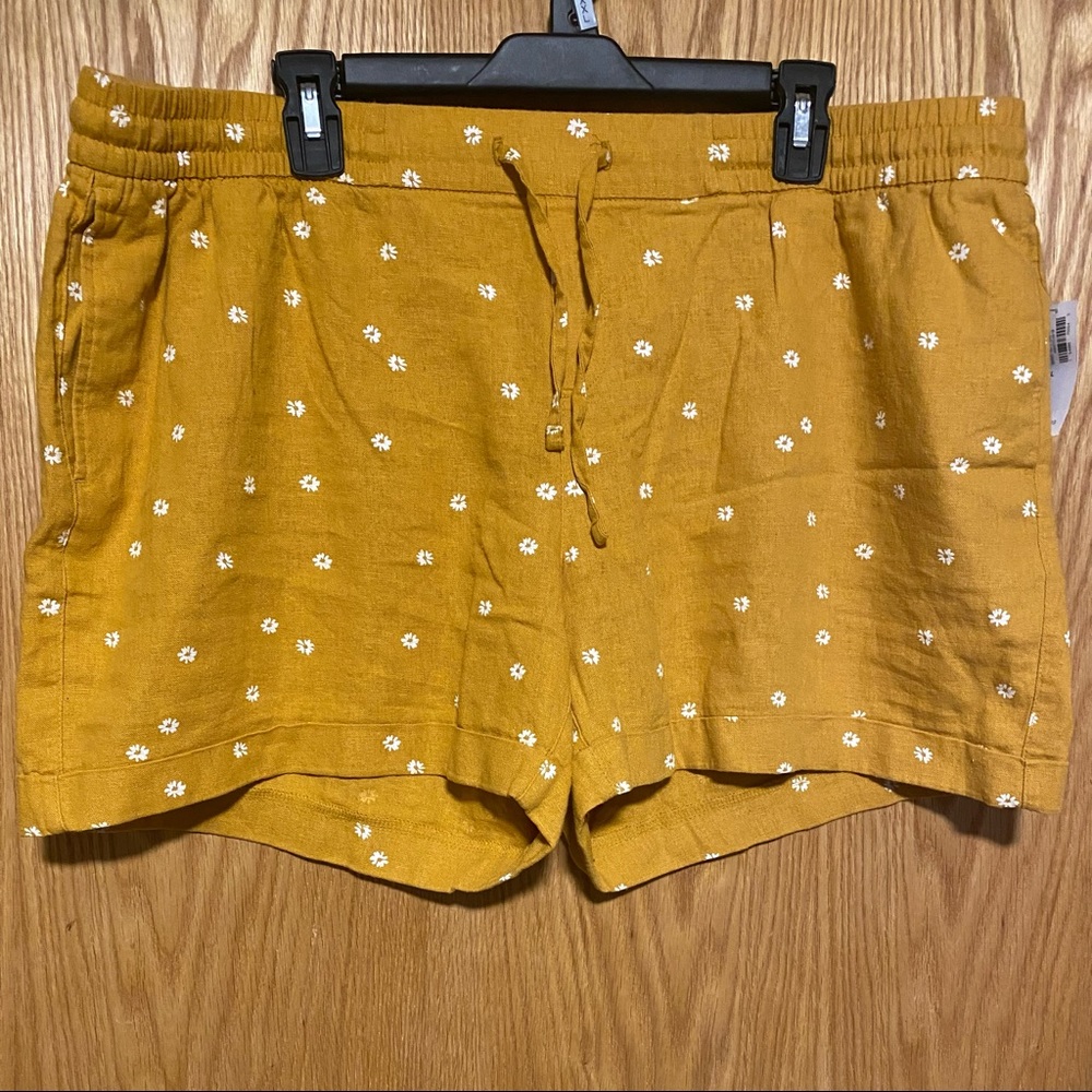 🌼 Yellow Daisy Shorts